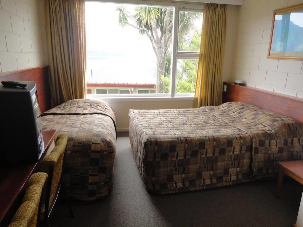 Te Anau Manapouri Lake Hotel Buitenkant foto
