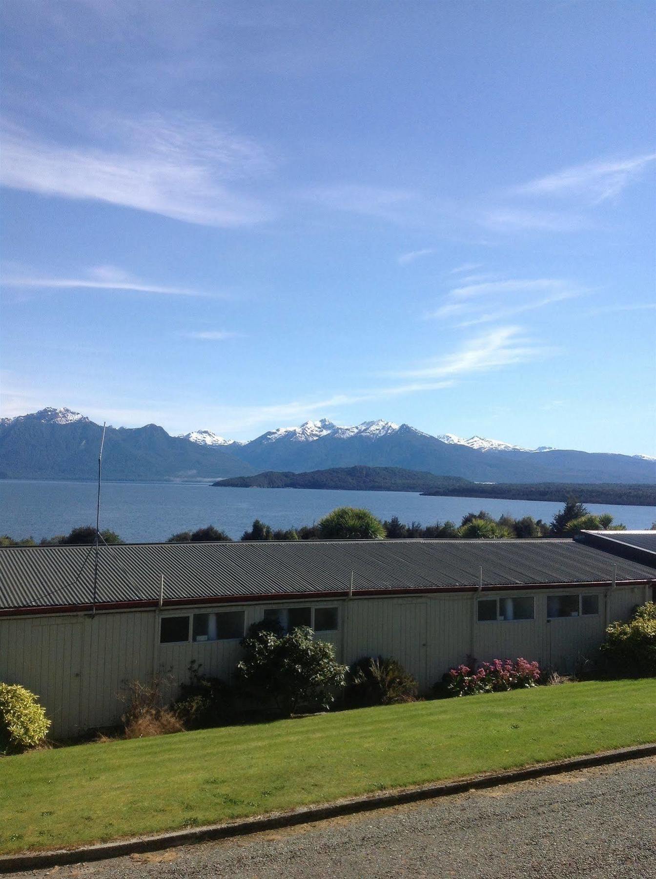 Te Anau Manapouri Lake Hotel Buitenkant foto