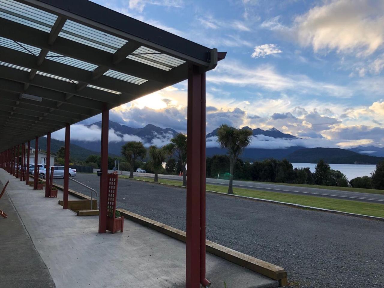 Te Anau Manapouri Lake Hotel Buitenkant foto