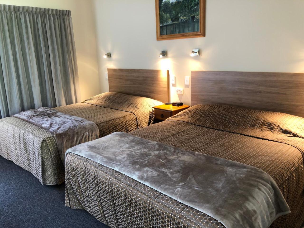 Te Anau Manapouri Lake Hotel Buitenkant foto