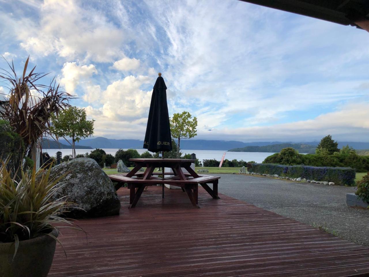 Te Anau Manapouri Lake Hotel Buitenkant foto