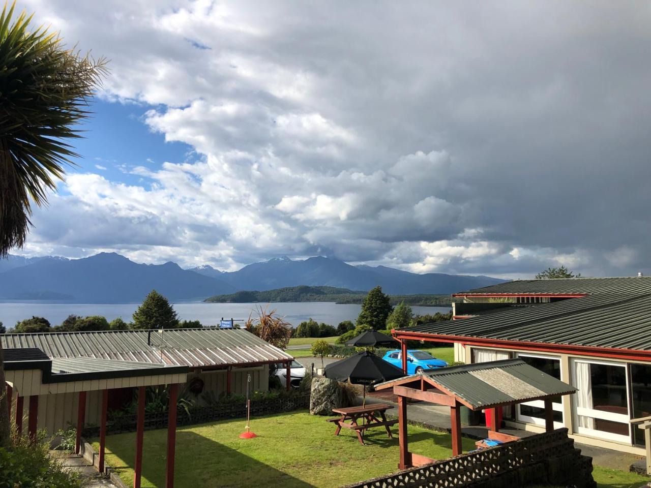 Te Anau Manapouri Lake Hotel Buitenkant foto
