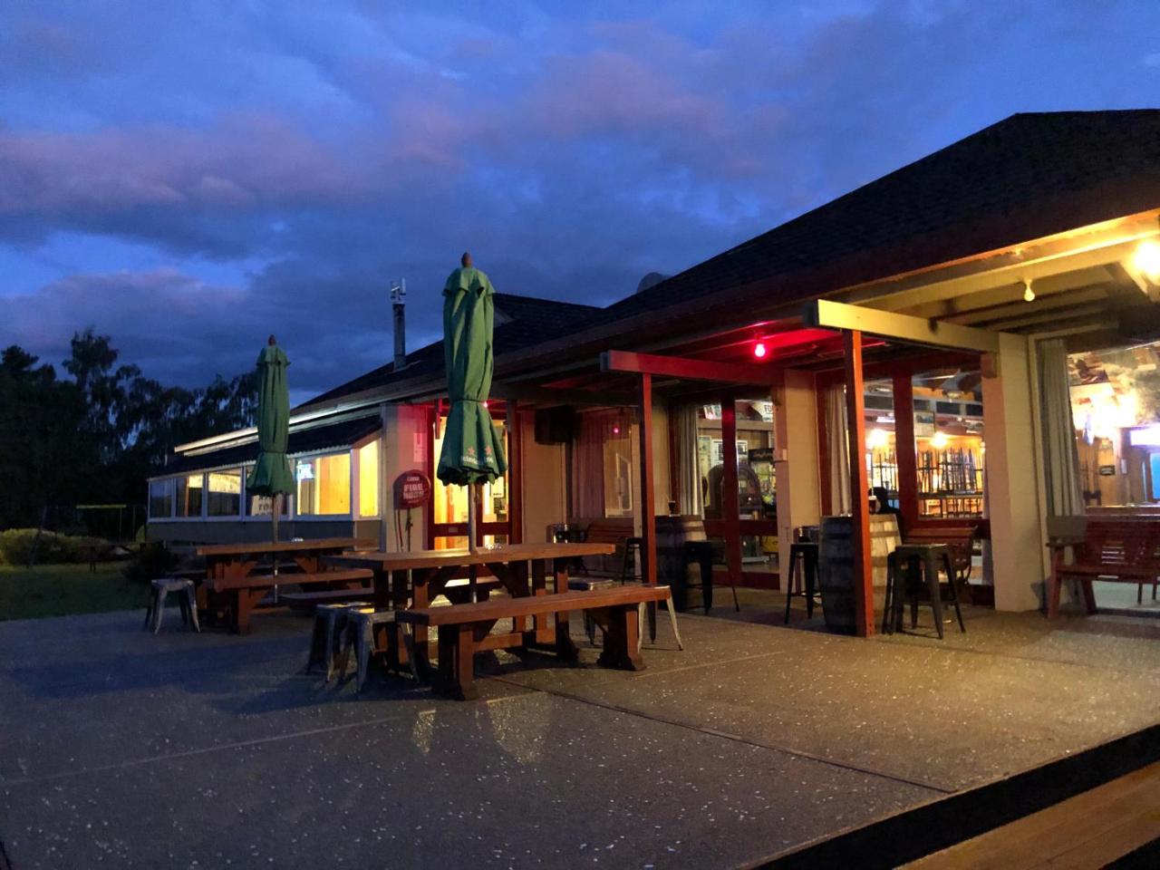 Te Anau Manapouri Lake Hotel Buitenkant foto