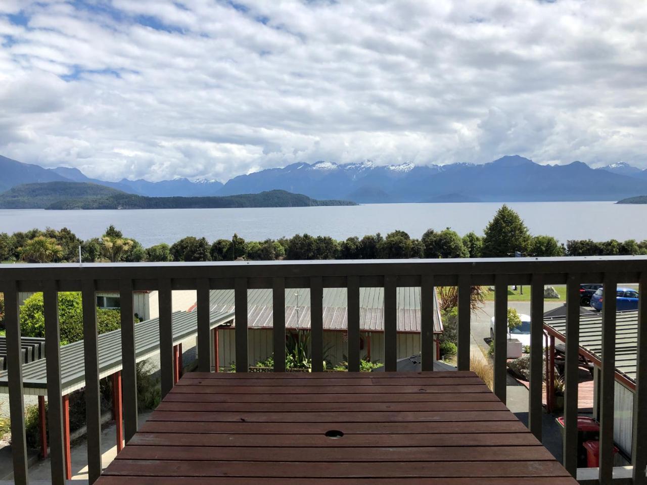 Te Anau Manapouri Lake Hotel Buitenkant foto