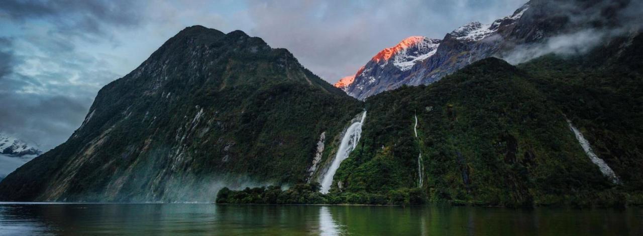 Te Anau Manapouri Lake Hotel Buitenkant foto