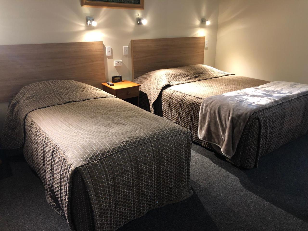 Te Anau Manapouri Lake Hotel Buitenkant foto